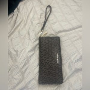 MK - Michael Kors Wristlet Wallet Brown Logo Print